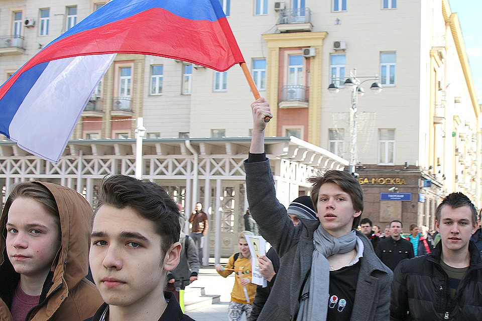 Политические дети. Дети на политических акциях. Дети на политических митингах. Несовершеннолетние на митинге. Митинг Германии с участием несовершеннолетних.