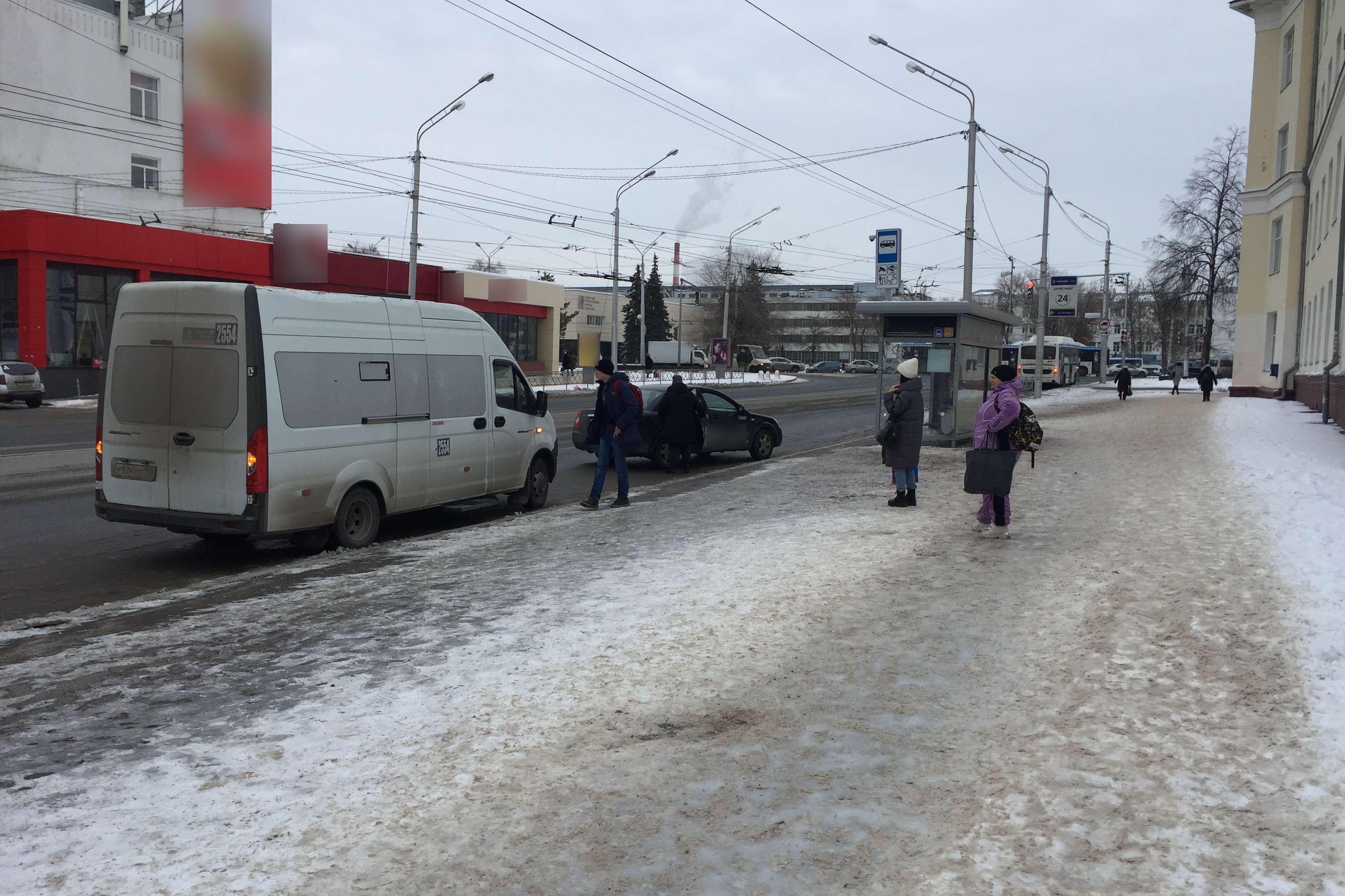 Улицы Уфы превратились в каток. Травматолог рассказал, как остаться  невредимым в условиях ледяного апокалипсиса - KP.RU